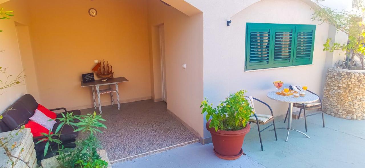 Apartments Marija Karlobag Luaran gambar