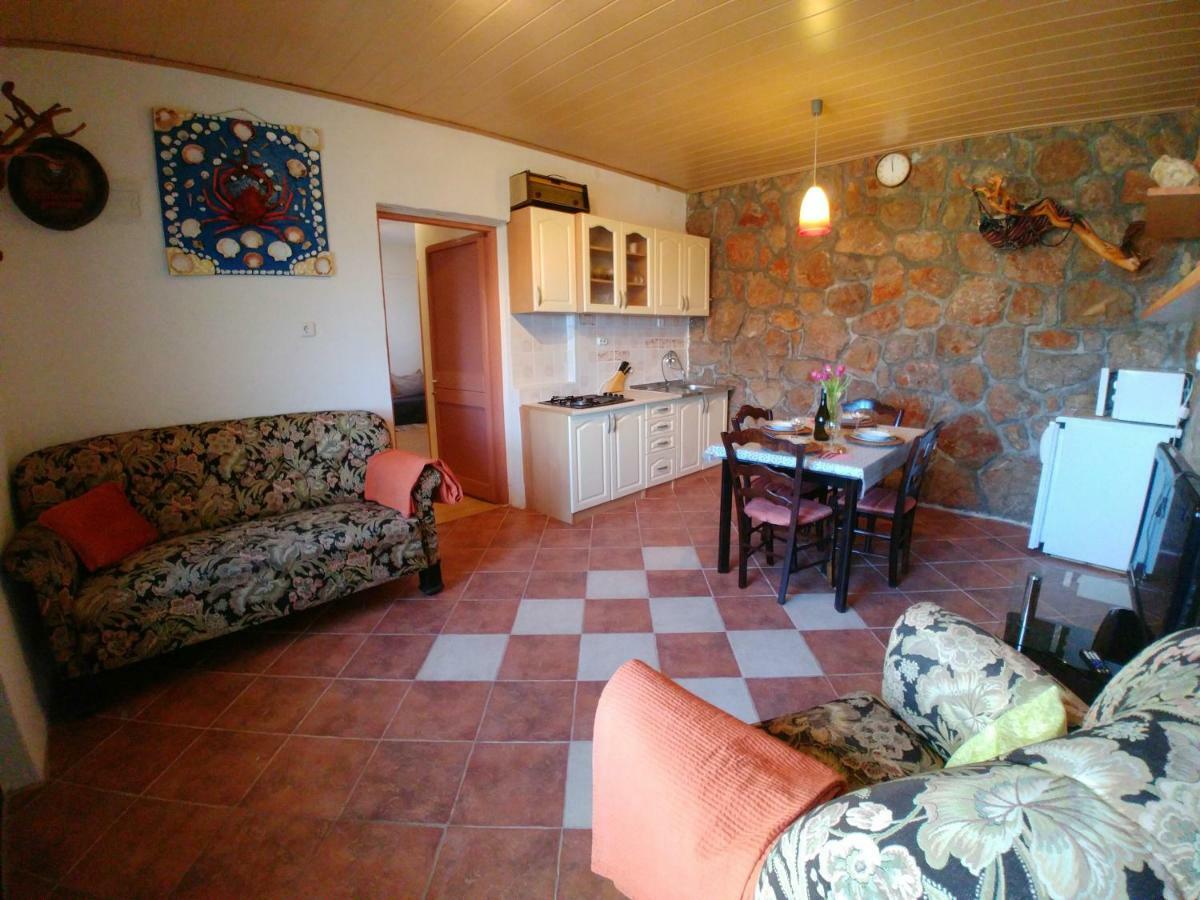 Apartments Marija Karlobag Luaran gambar