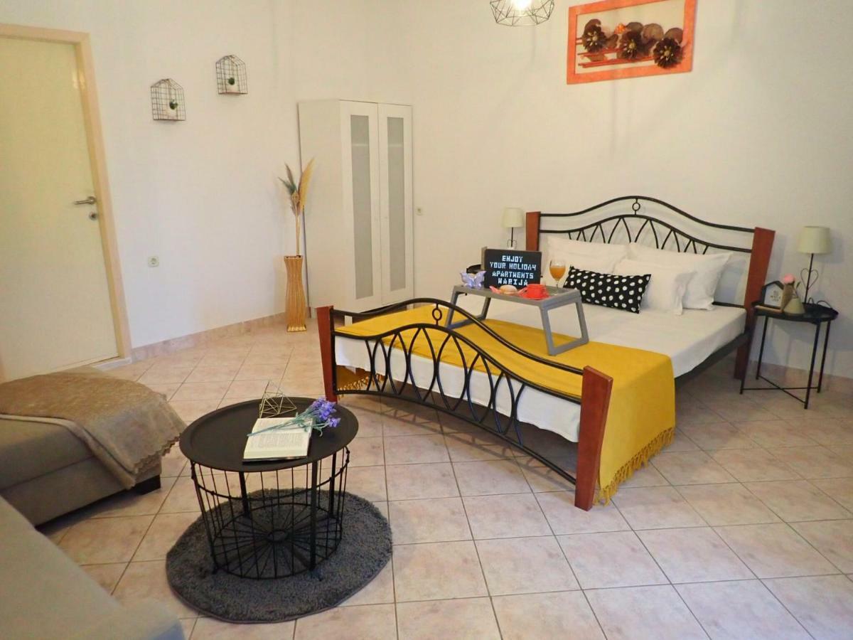 Apartments Marija Karlobag Luaran gambar